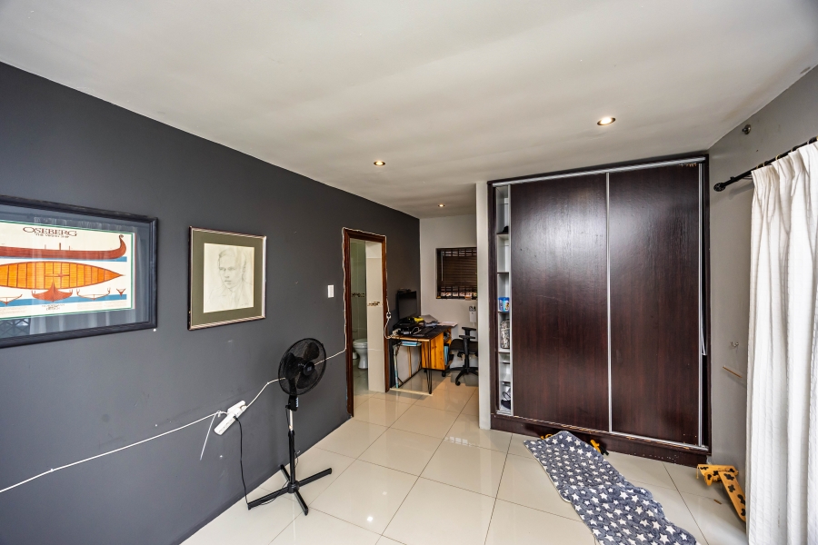 To Let 5 Bedroom Property for Rent in Cove Rock Eastern Cape